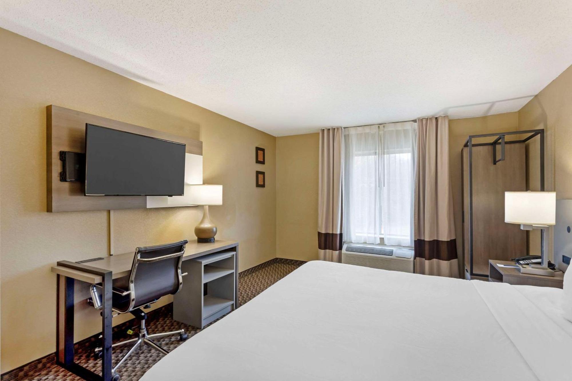 Comfort Inn & Suites Carneys Point Exterior photo
