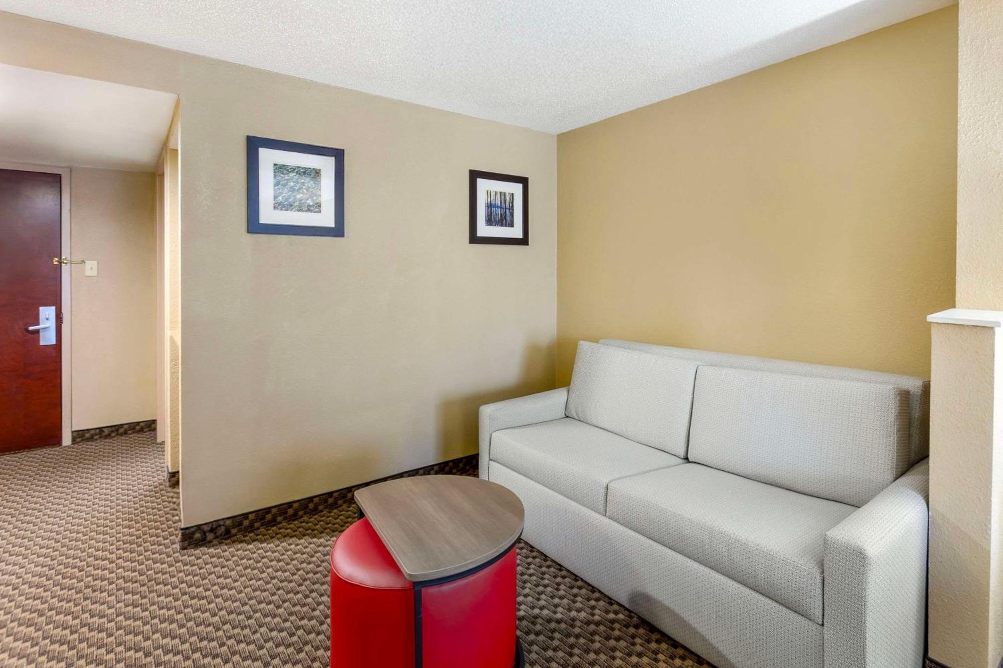 Comfort Inn & Suites Carneys Point Exterior photo