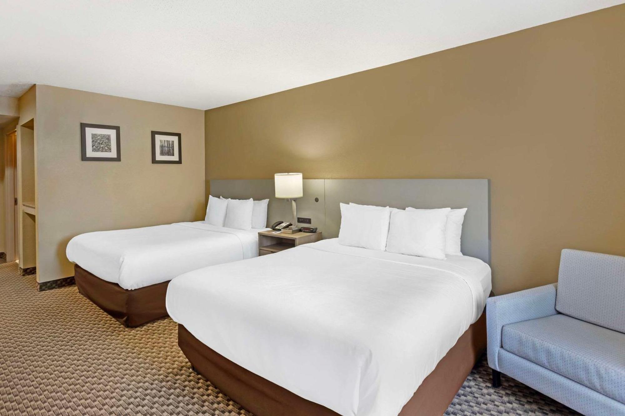 Comfort Inn & Suites Carneys Point Exterior photo