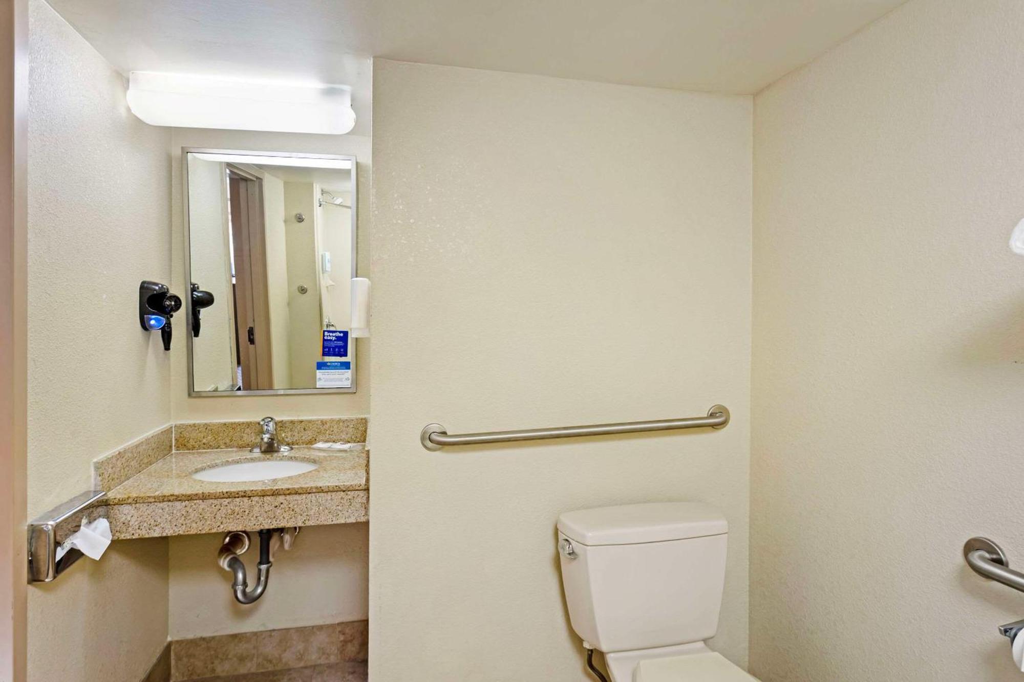 Comfort Inn & Suites Carneys Point Exterior photo
