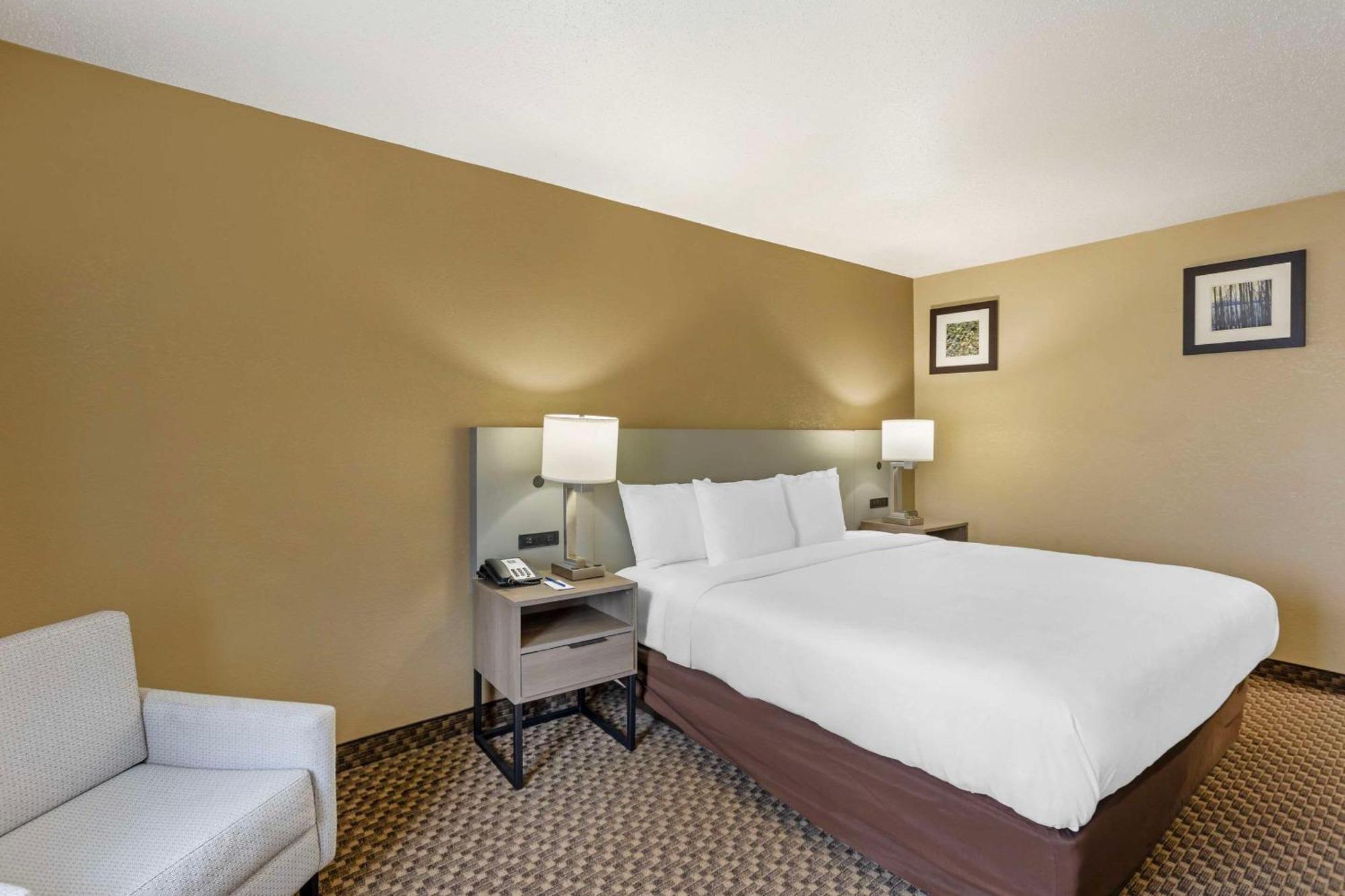 Comfort Inn & Suites Carneys Point Exterior photo