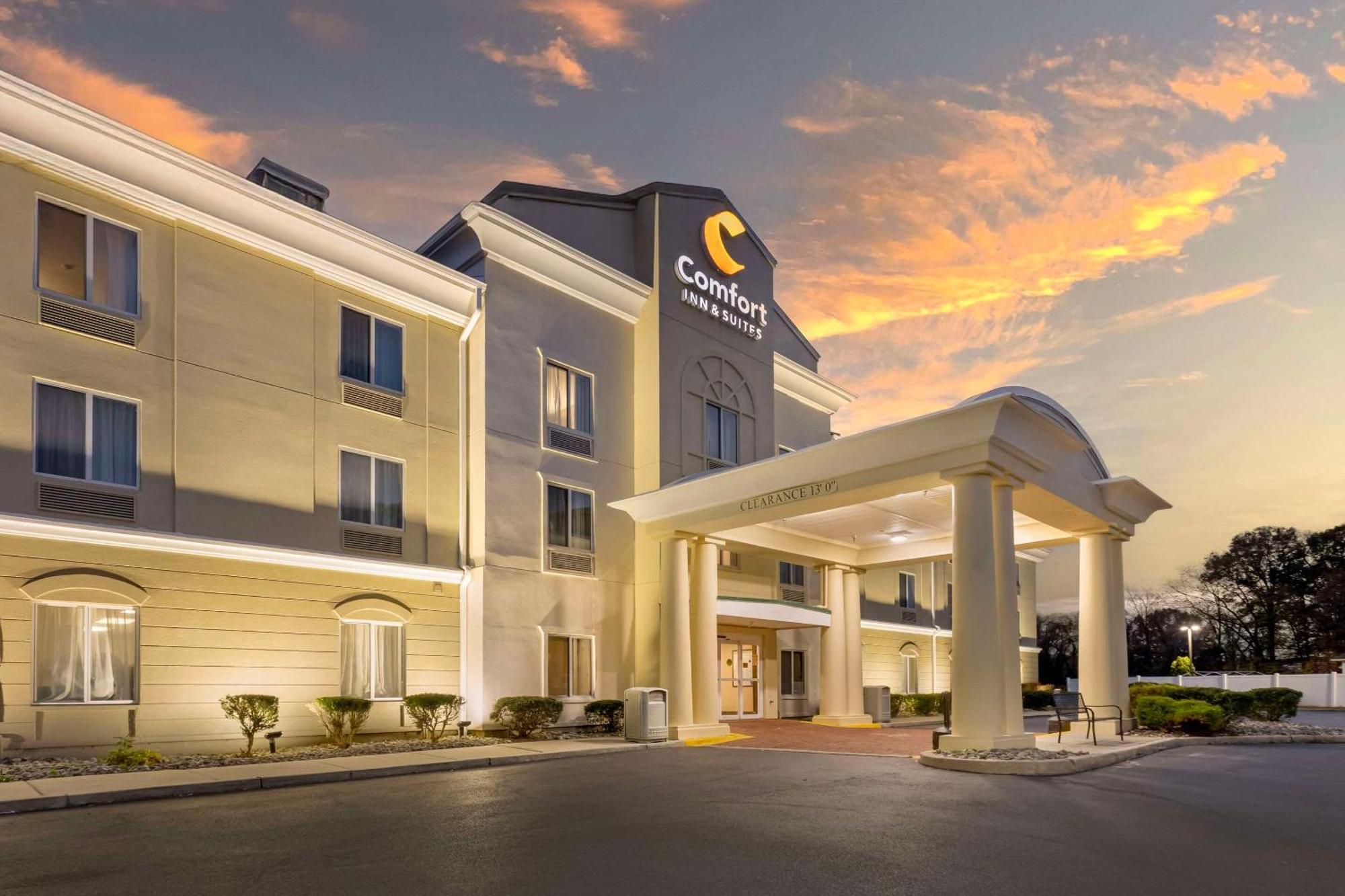 Comfort Inn & Suites Carneys Point Exterior photo