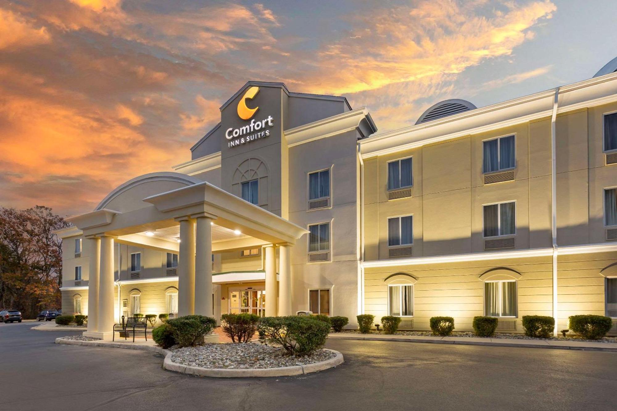 Comfort Inn & Suites Carneys Point Exterior photo
